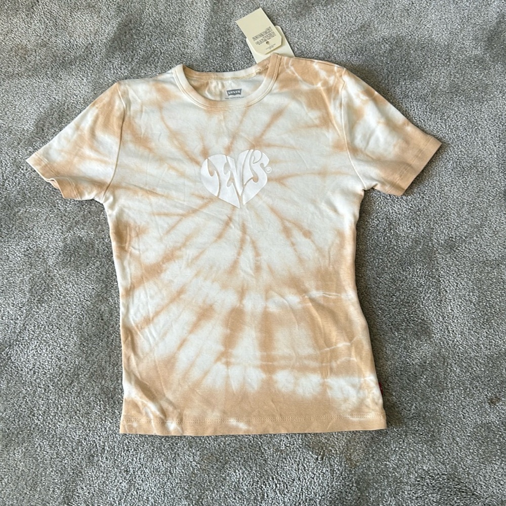 Levi’s Cream T-Shirt